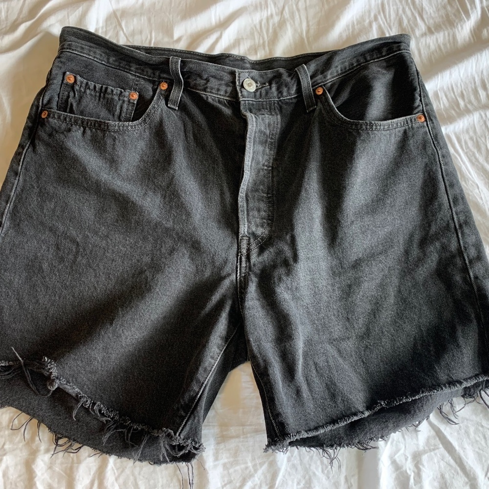 Levi’s 501 thigh length short